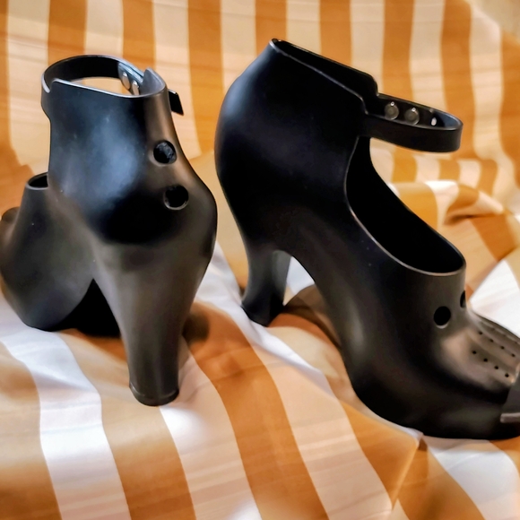 Karl Lagerfeld Melissa X Glove Love Heels - Picture 9 of 14